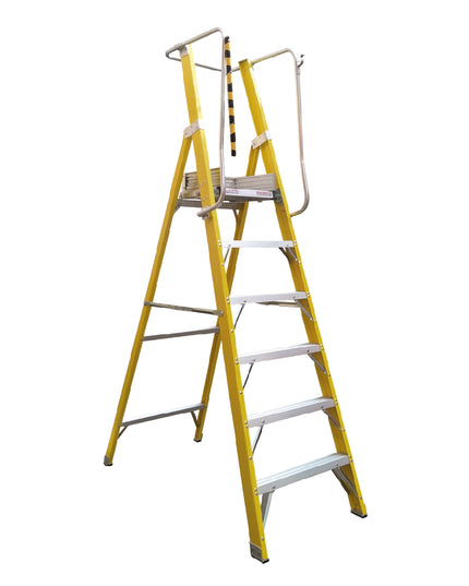ESCALERA FIBRA V. PLATAFORMA 6 PELDA CON BARANDA (Modelo: EFP-06)